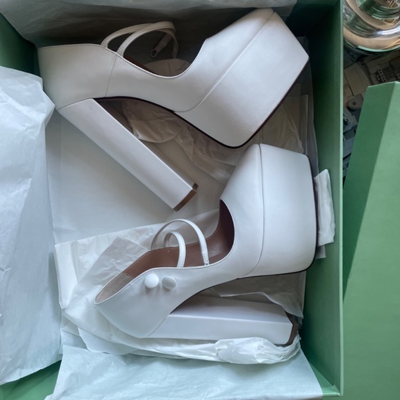 Andrea Wazen White Closed-Toe Platform Maryjane’s - Picture 3 of 9